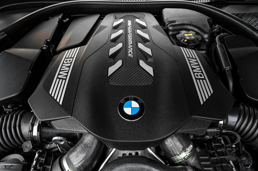 Моторный отсек BMW M850i xDrive Gran Coupe (G16) 2020 года  (ZA) (фото 22 из 23)